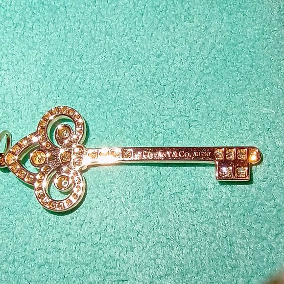 Tiffany & Co. 18K Rose Gold DIamonds Fleur de Lis Key Pendant - Picture 4 of 13